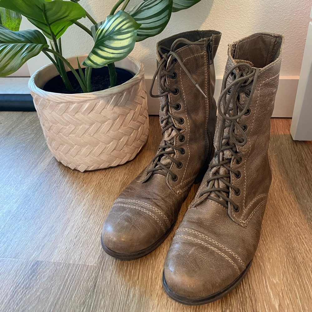 Steve Madden Troopa Leather Combat Boots in Gray Taupe
